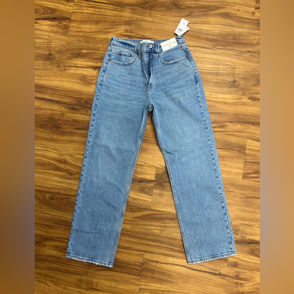 New with tags women’s Abercrombie hi rise straight leg size 26